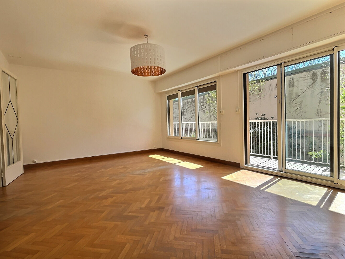 A Louer Appartement  Marseille Joseph Vernet 13008 4pièce(s) 88.50m2 avec balcon, place de parking et garage