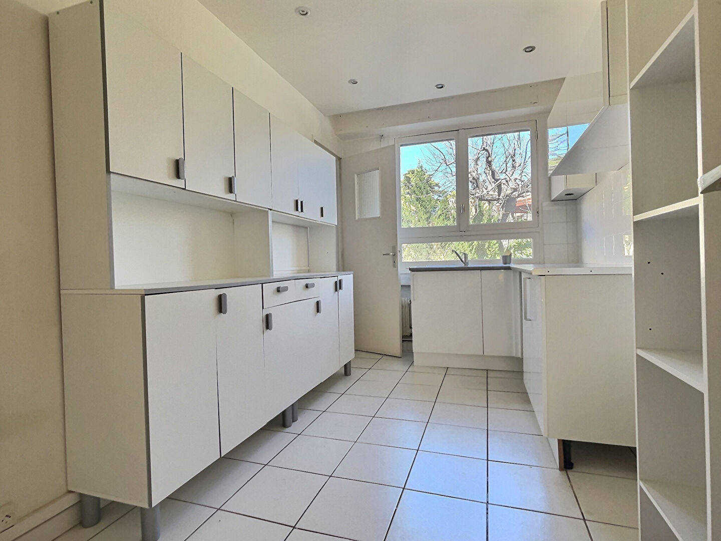 A Louer Appartement  Marseille Joseph Vernet 13008 4pièce(s) 88.50m2 avec balcon, place de parking et garage