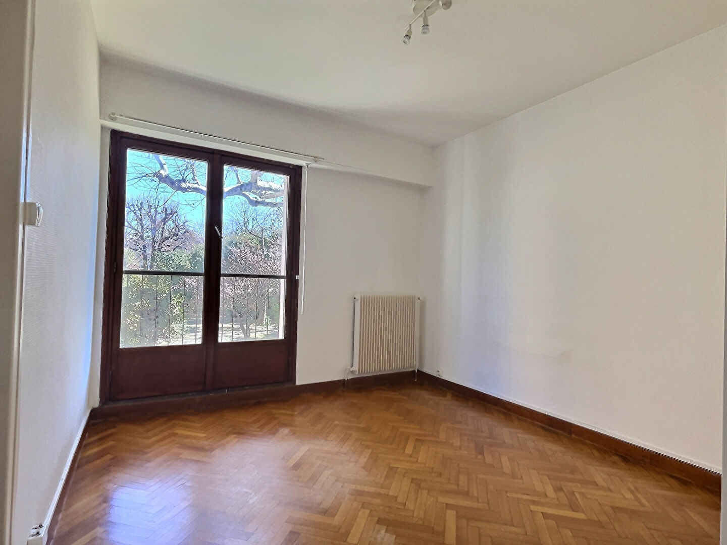 A Louer Appartement  Marseille Joseph Vernet 13008 4pièce(s) 88.50m2 avec balcon, place de parking et garage