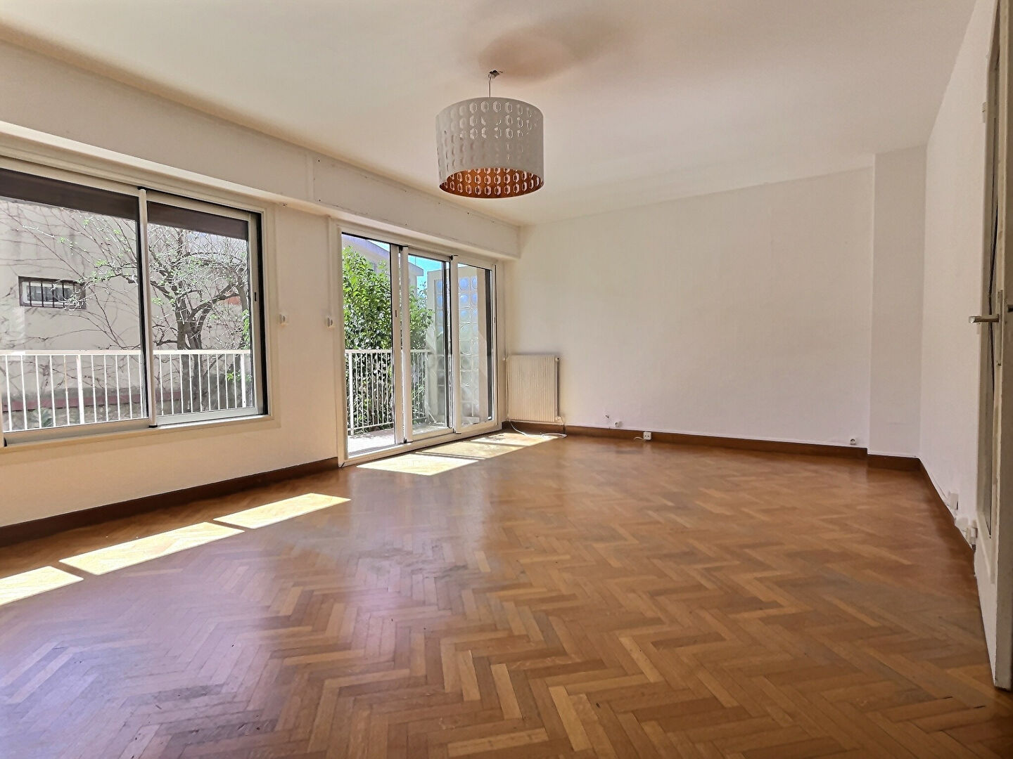 A Louer Appartement  Marseille Joseph Vernet 13008 4pièce(s) 88.50m2 avec balcon, place de parking et garage
