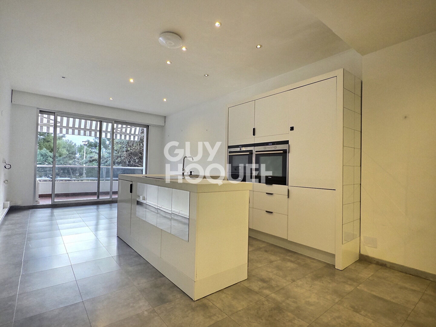 T3-   13008  Carré d'Or  / La Cadenelle 67 m2 avec terrasse au calme