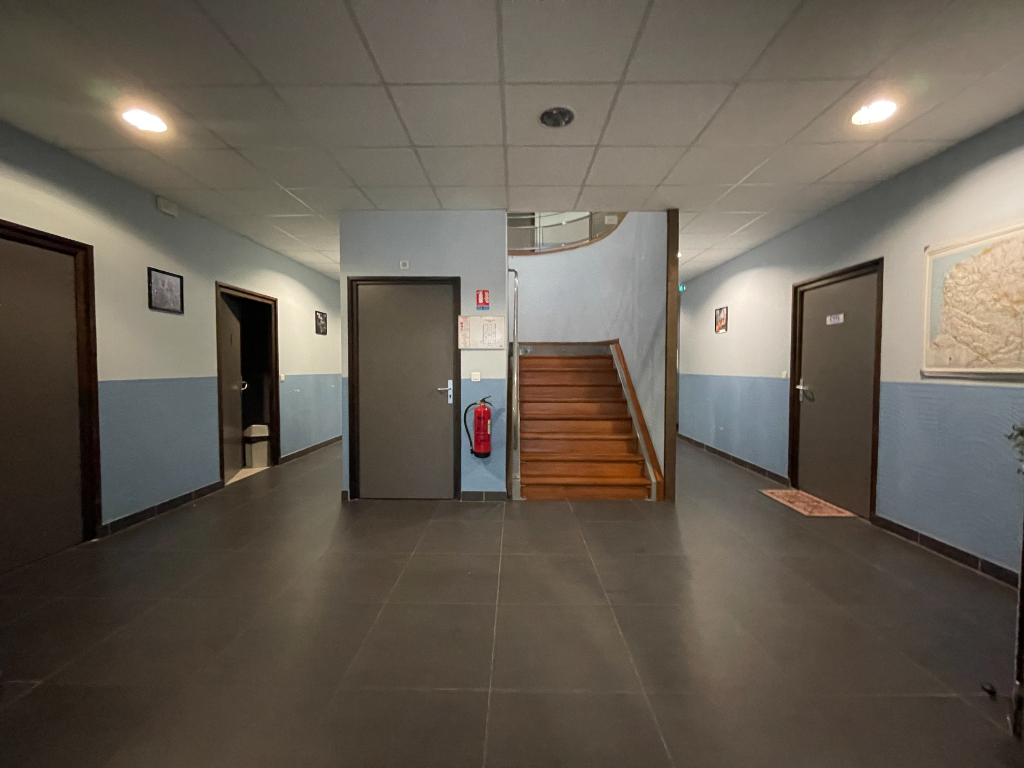 IMMEUBLES DE BUREAUX ET ATELIER DE  2024M2