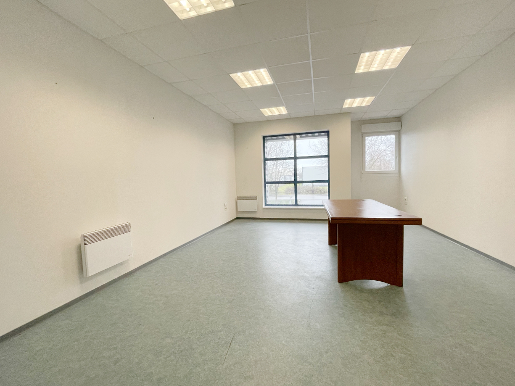 IMMEUBLES DE BUREAUX ET ATELIER DE  2024M2