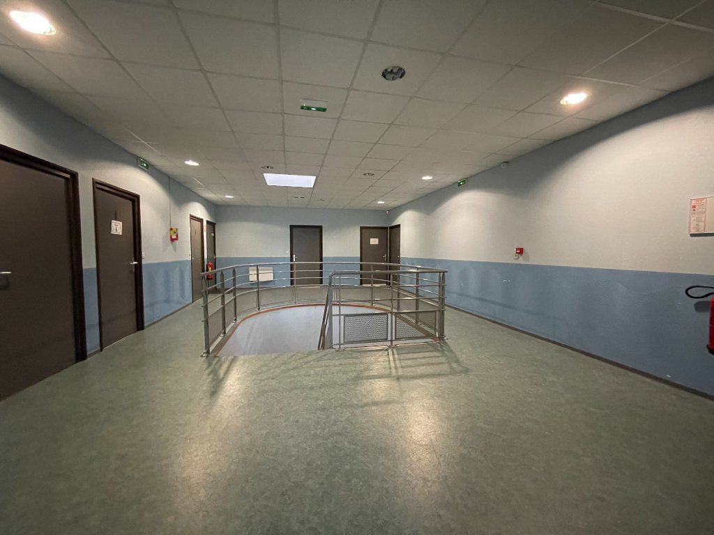IMMEUBLES DE BUREAUX ET ATELIER DE  2024M2