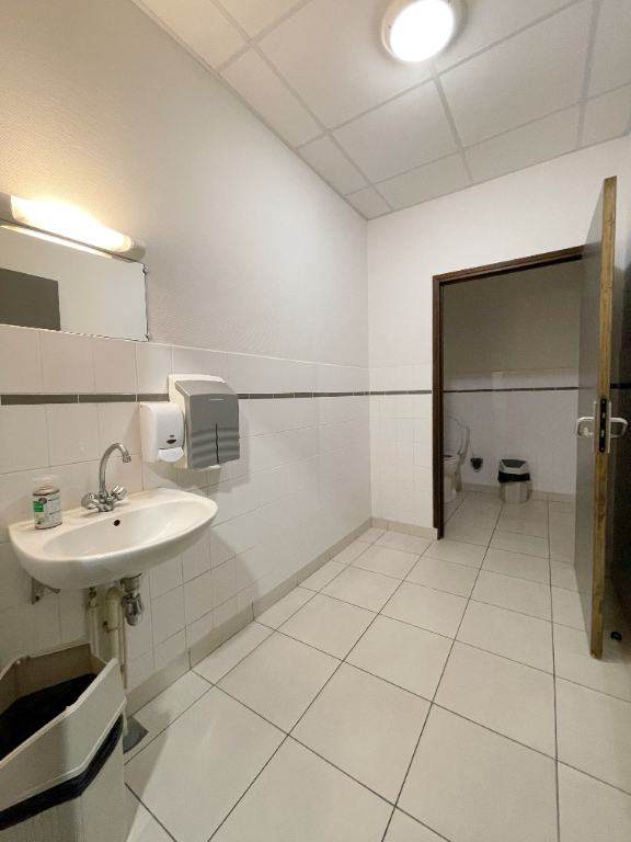 IMMEUBLES DE BUREAUX ET ATELIER DE  2024M2