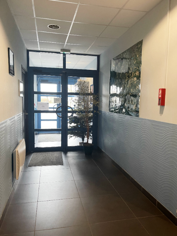 IMMEUBLES DE BUREAUX ET ATELIER DE  2024M2