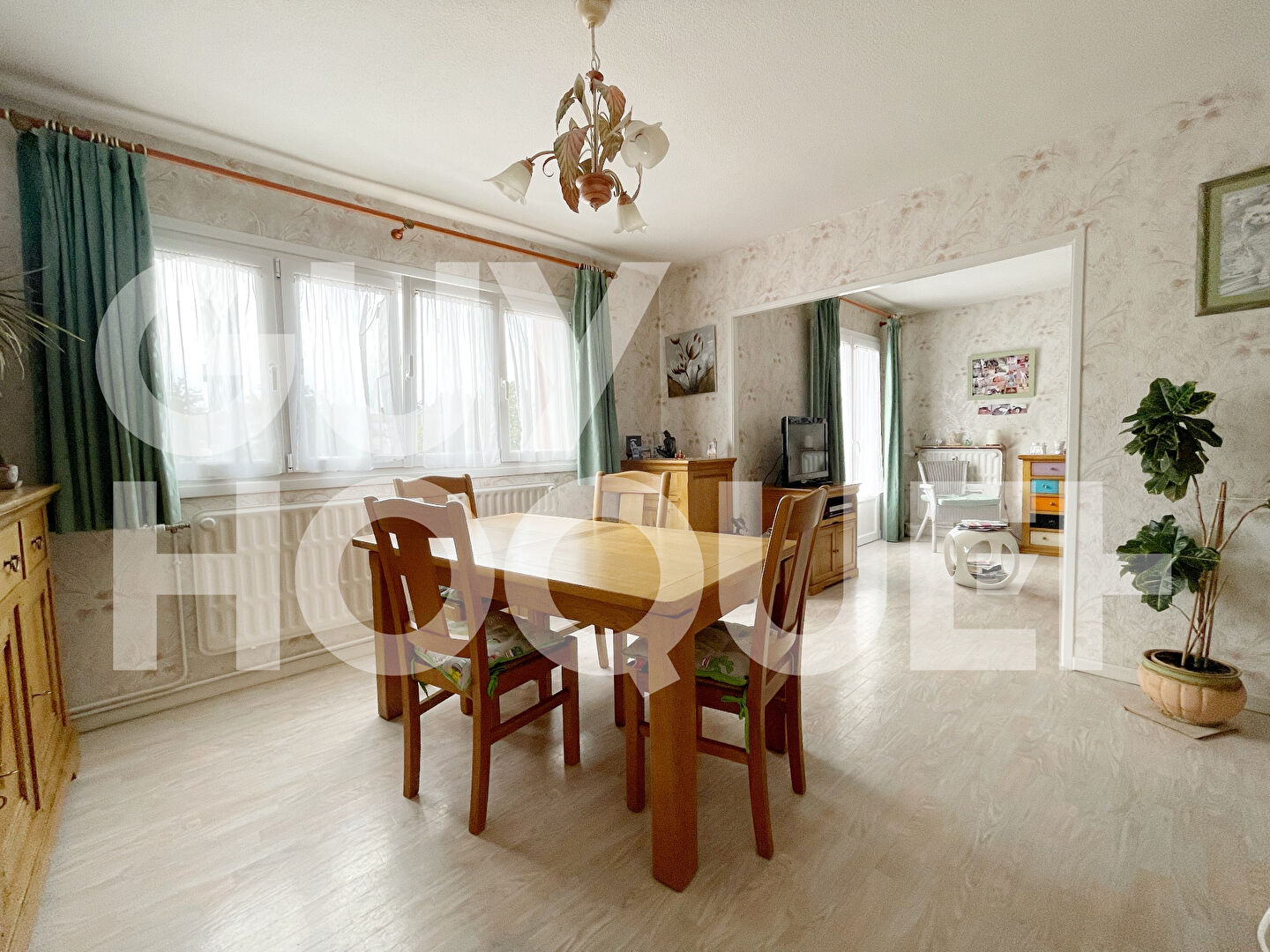 VENTE d'un appartement 3 pièces (70 m²) à MAUBEUGE avec terrasse et garage.