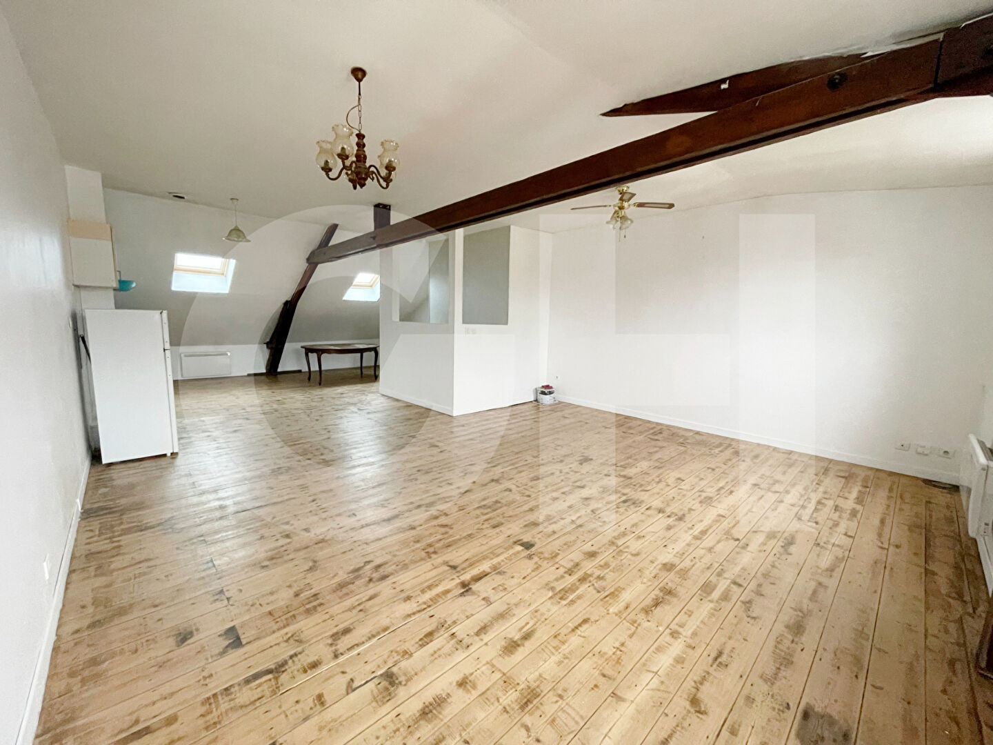 Appartement 5 pièces (107 m²) en location à HAUTMONT