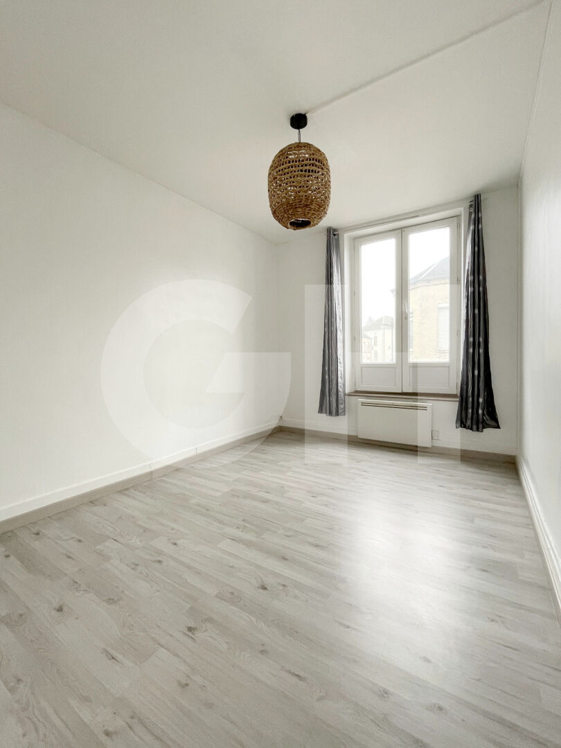 Appartement 5 pièces (107 m²) en location à HAUTMONT