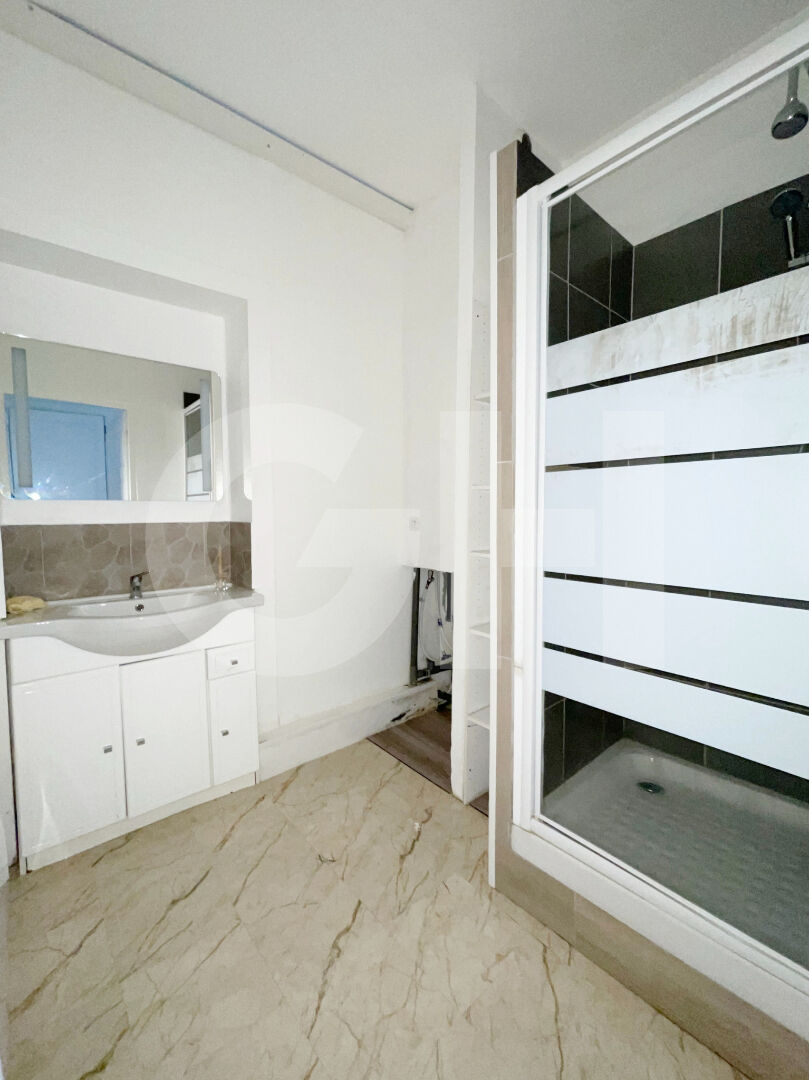 Appartement 5 pièces (107 m²) en location à HAUTMONT