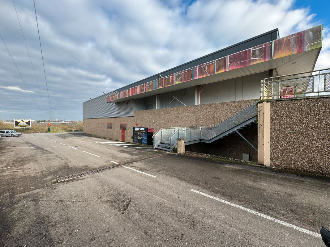 À louer - locaux de 985 m² à Hautmont