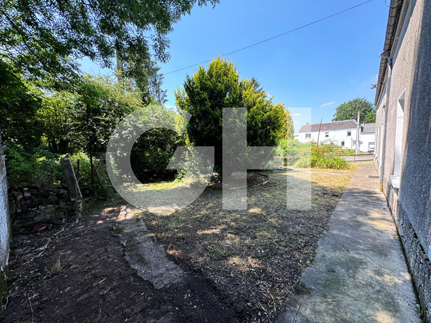 BERELLES : fermette de 5 pièces (140 m²) en vente