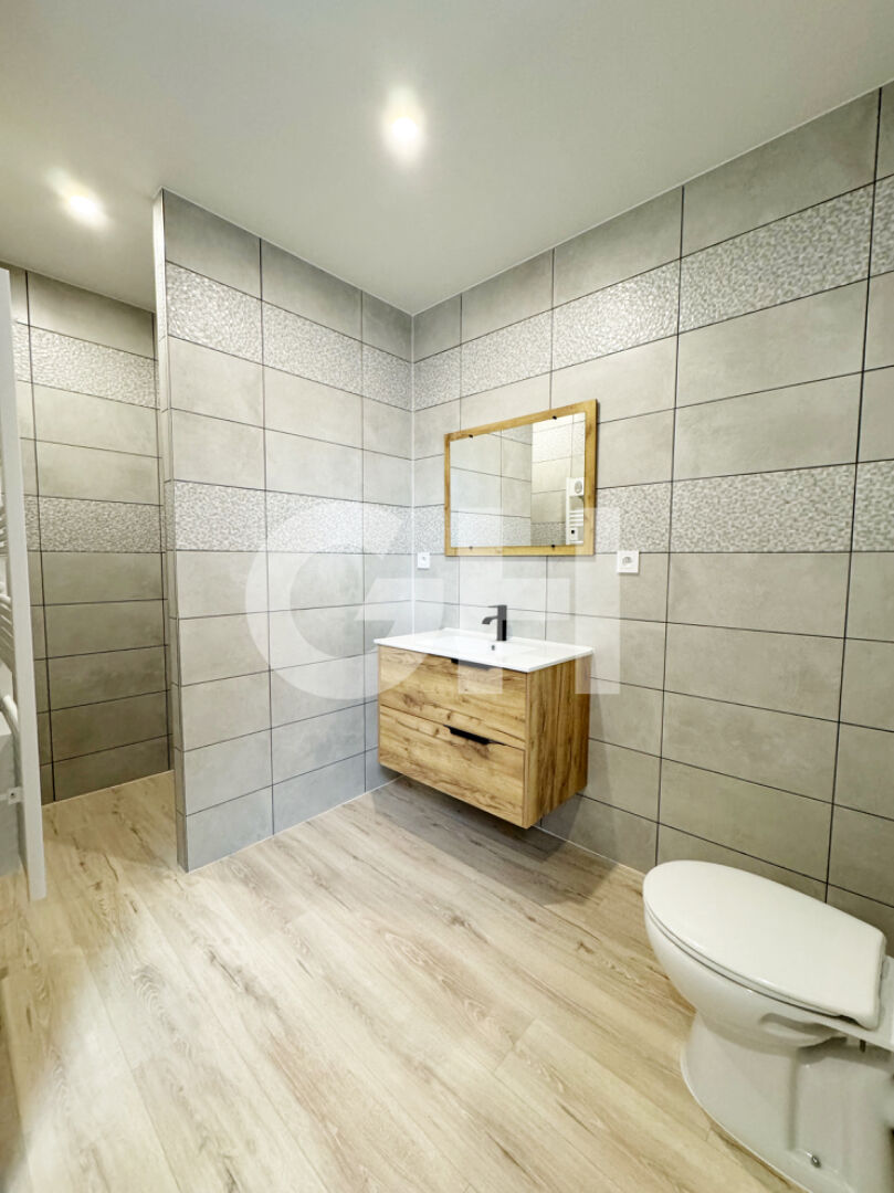 IMMEUBLE DE RAPPORT : UNE MAISON + 3 APPARTEMENTS