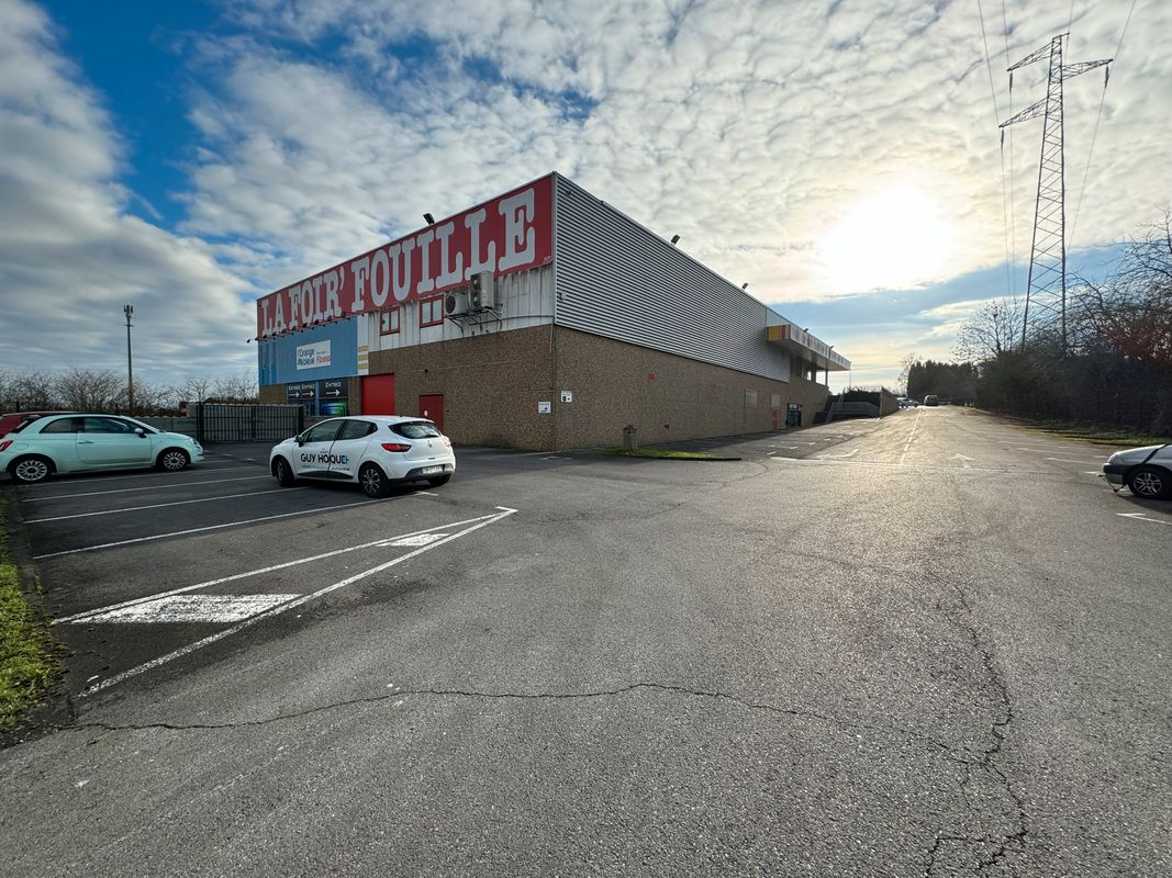A VENDRE - LOCAL ZONE COMMERCIALE AUCHAN LOUVROIL