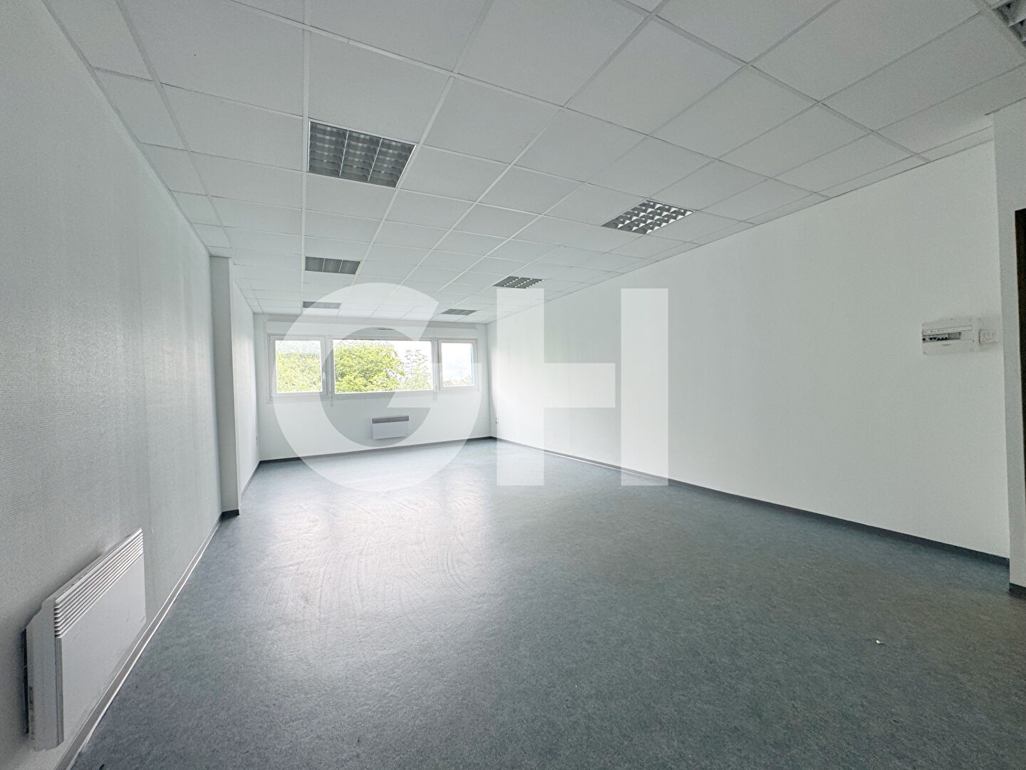 Bureaux à louer de 24 m² à Maubeuge, quartier Douzies