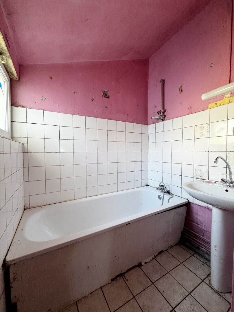 Maison à vendre à Aulnoye-Aymeries - 3 pièces, 65 m², travaux à prévoir