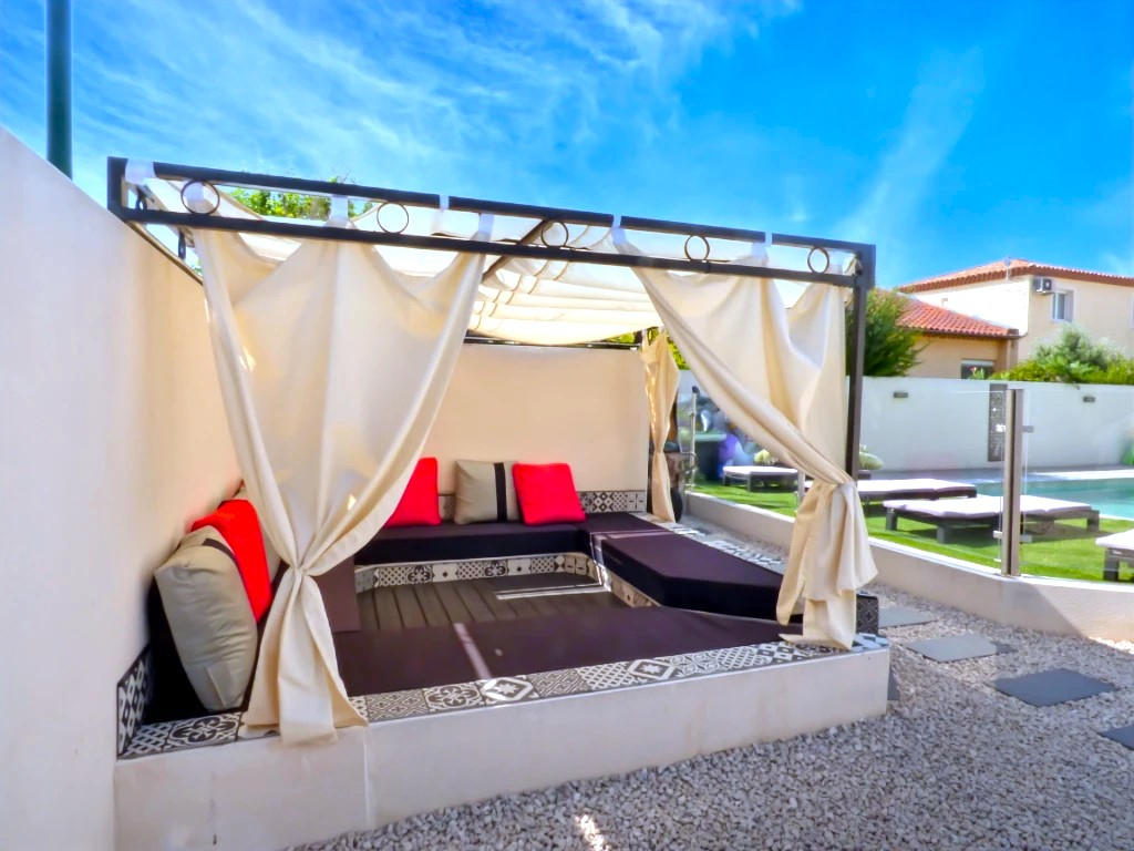 MAUGUIO proche intermarché  Villa 149 m² sur terrain de 478m² - Piscine