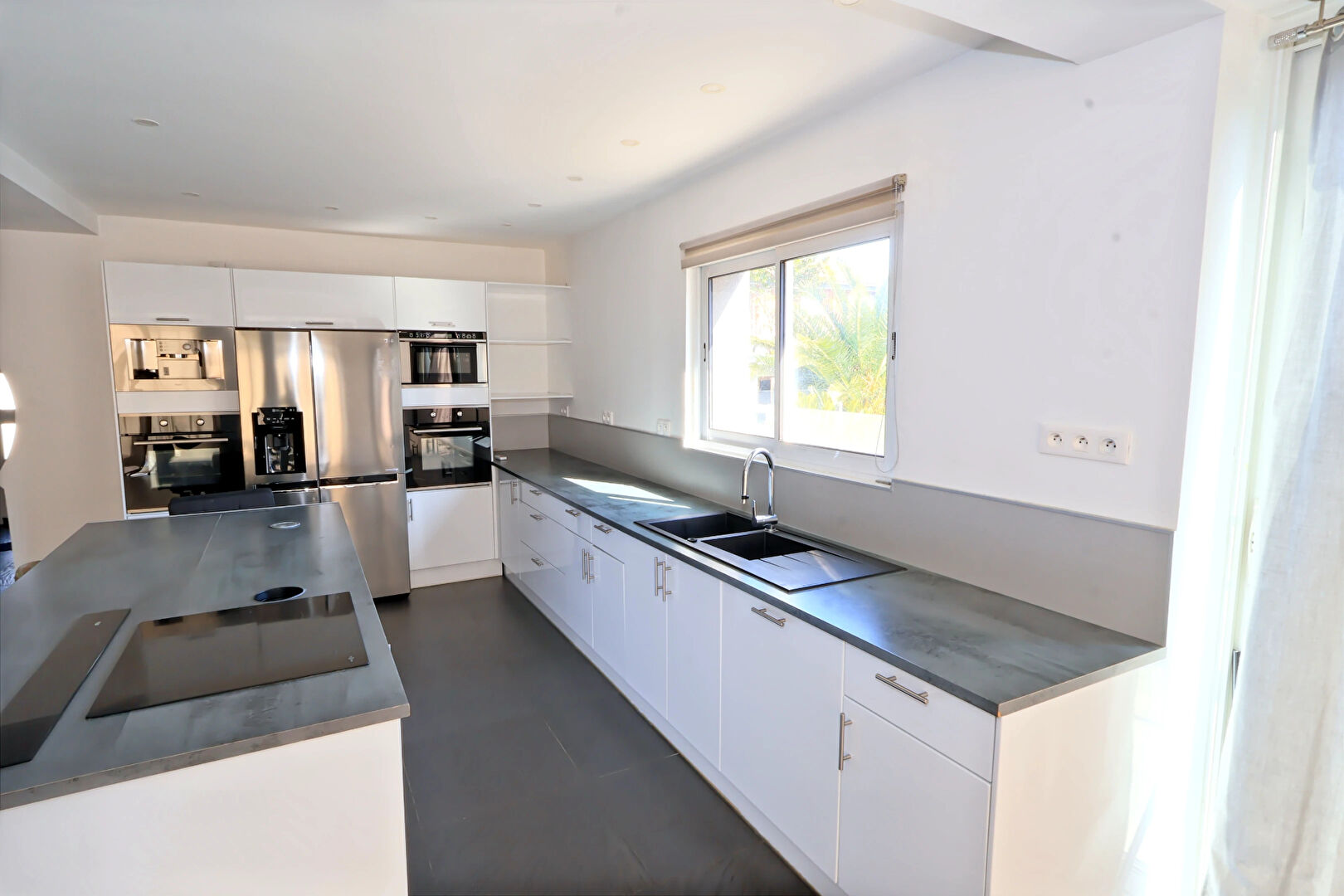 MAUGUIO proche intermarché  Villa 149 m² sur terrain de 478m² - Piscine