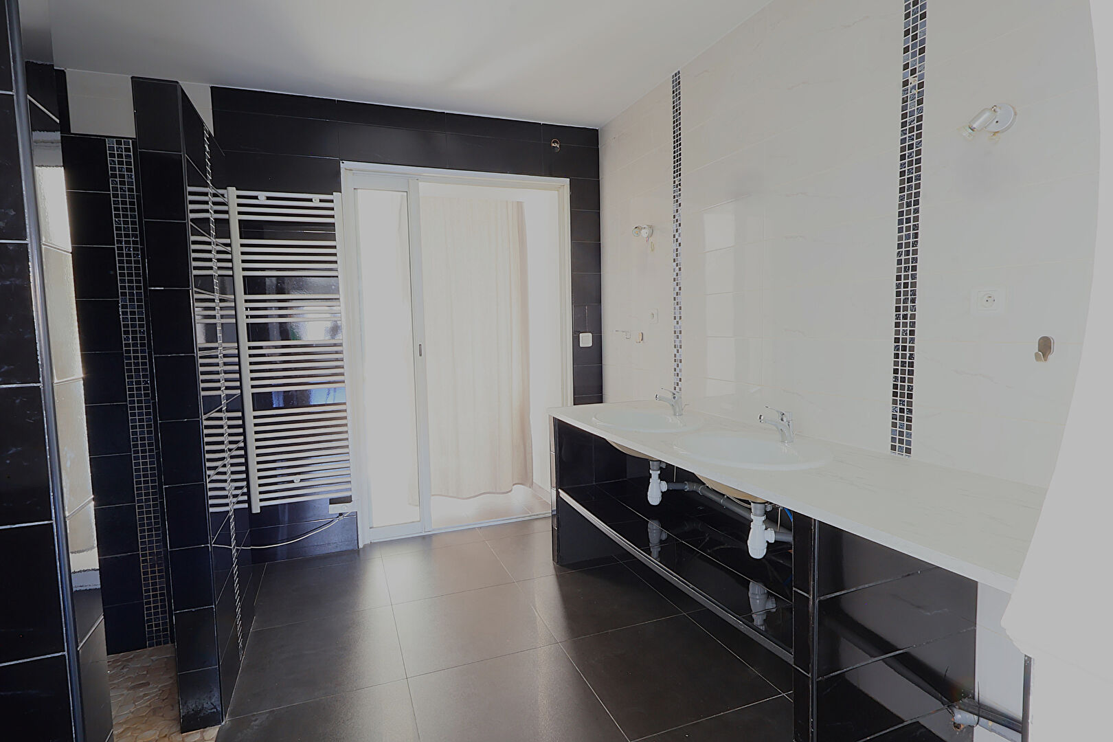 MAUGUIO proche intermarché  Villa 149 m² sur terrain de 478m² - Piscine