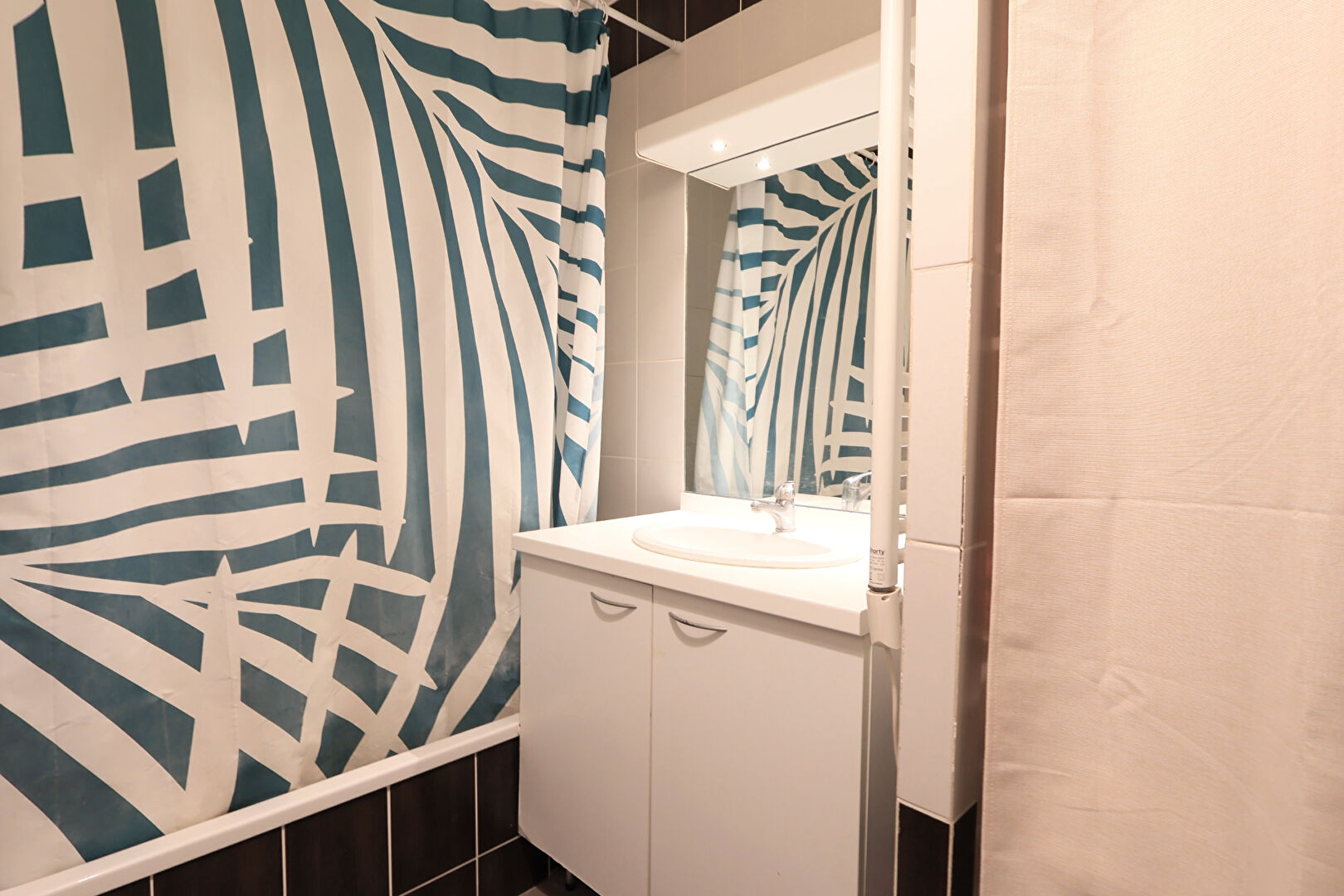 VENTE : appartement T2 à MAUGUIO avec balcon et garage