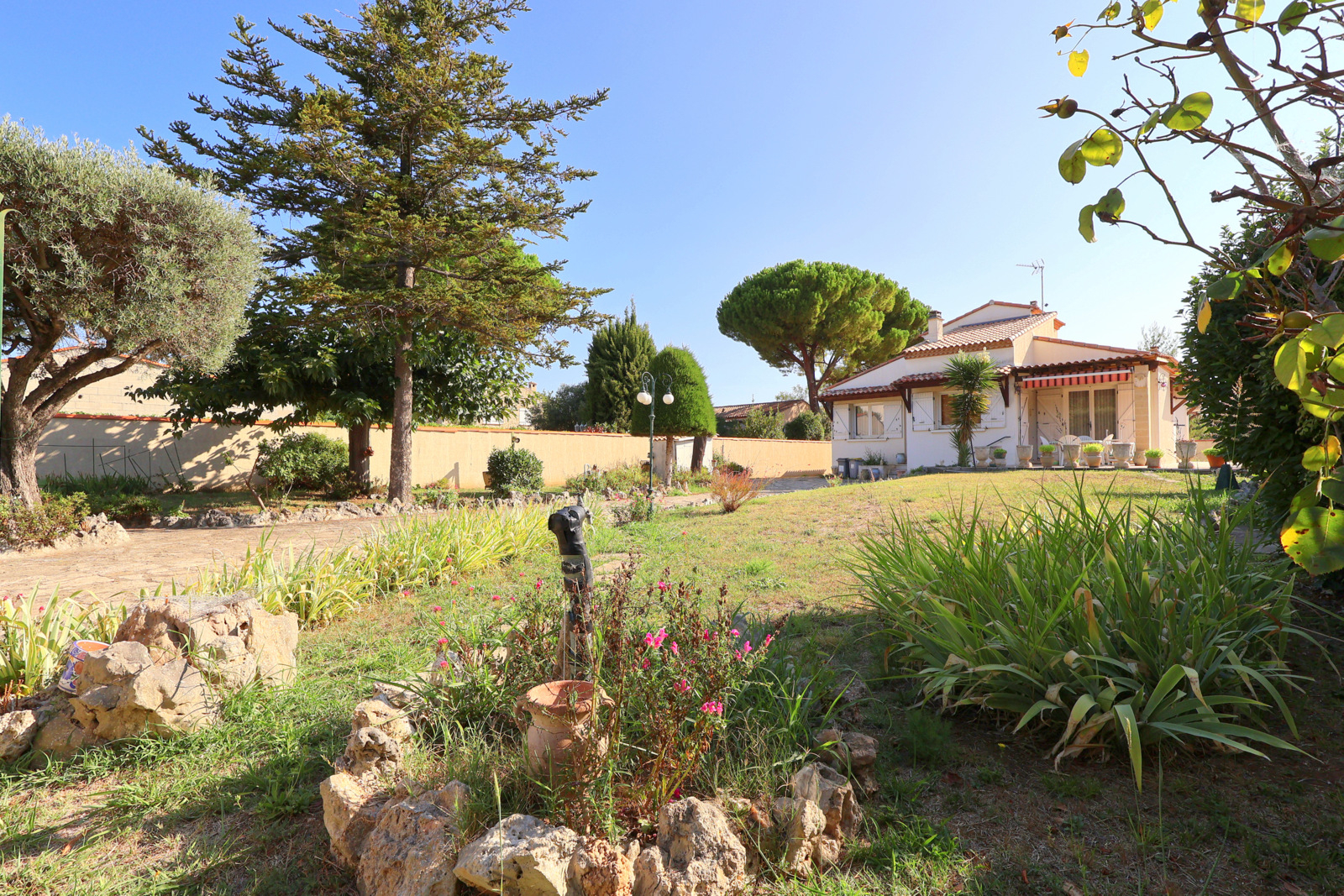 Plain pied de 120 m² au coeur de MAUGUIO sur terrain de 900m²