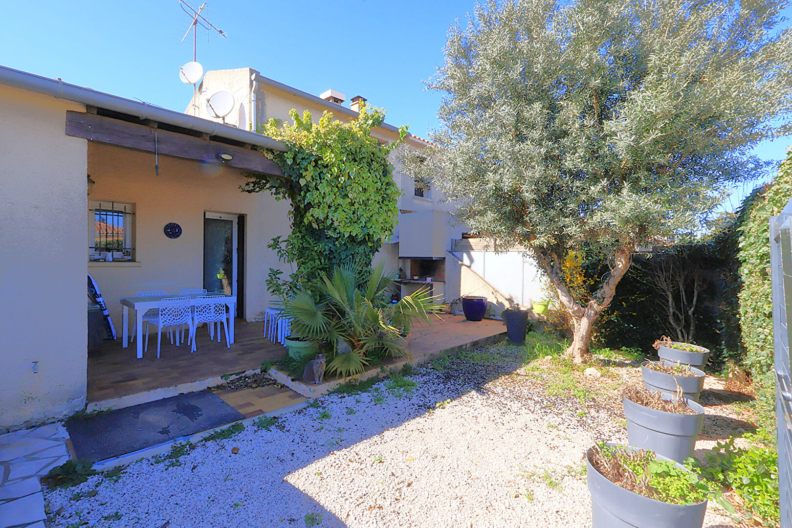 LOCATION : maison T5 (94 m²) à MAUGUIO