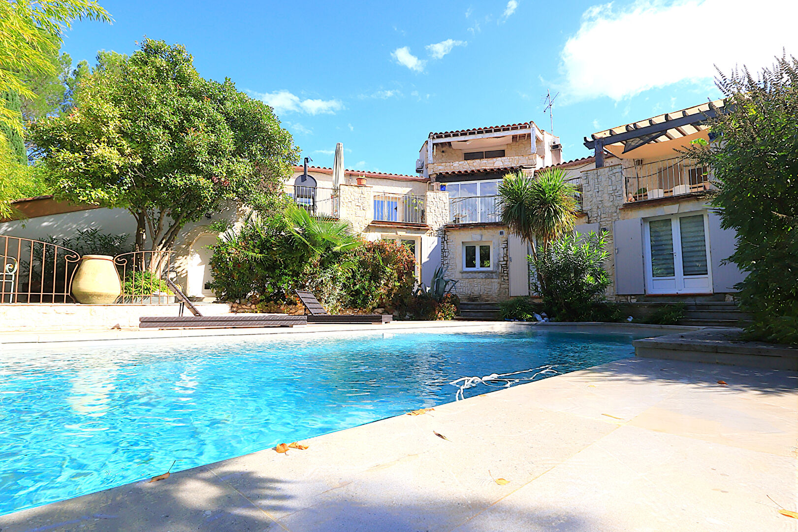 Villa  T7 avec piscine sur 1200 m² de terrain