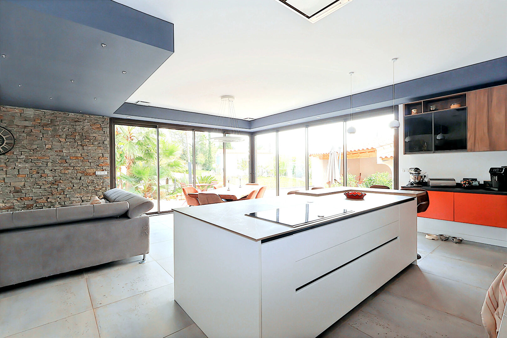 Maison contemporaine à Aubais avec piscine et studio indépendant