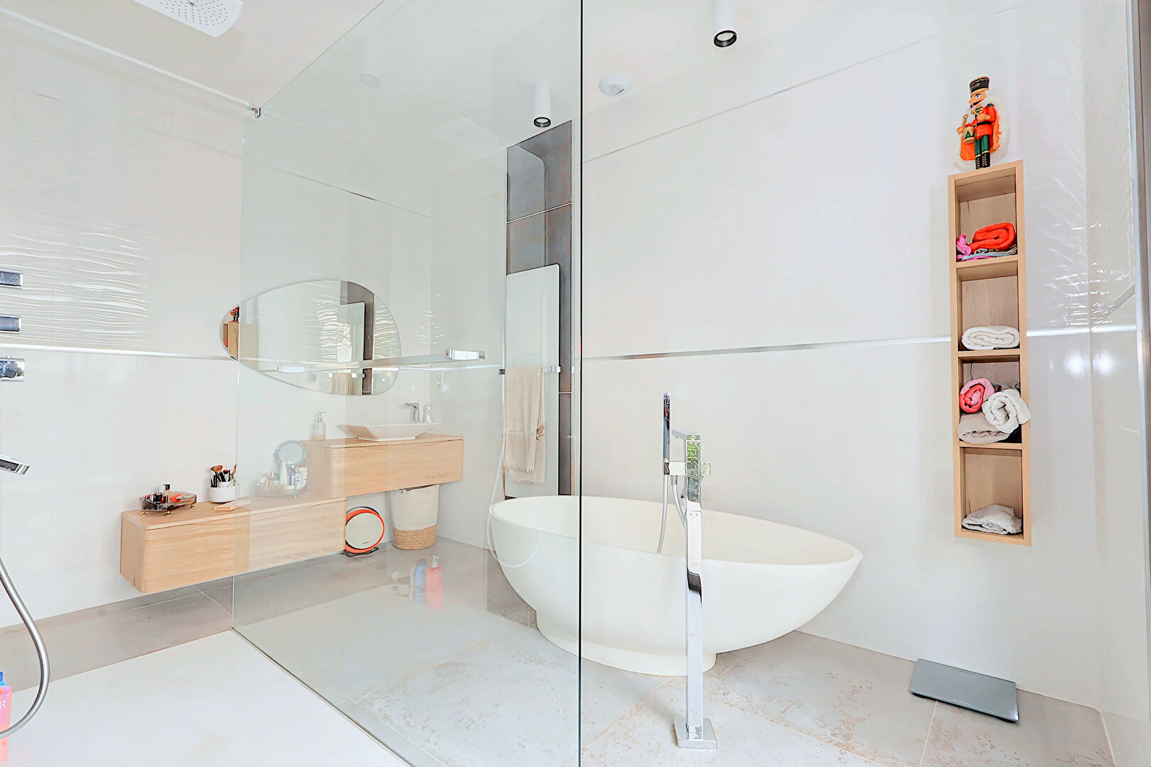 Maison contemporaine à Aubais avec piscine et studio indépendant