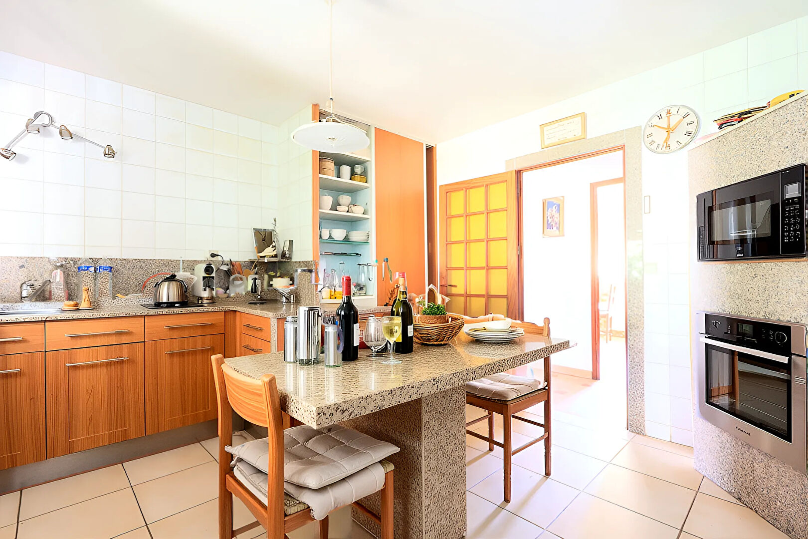 MAUGUIO CENTRE ? Vaste maison familiale avec piscine, jardin et fort potentiel d'aménagement.