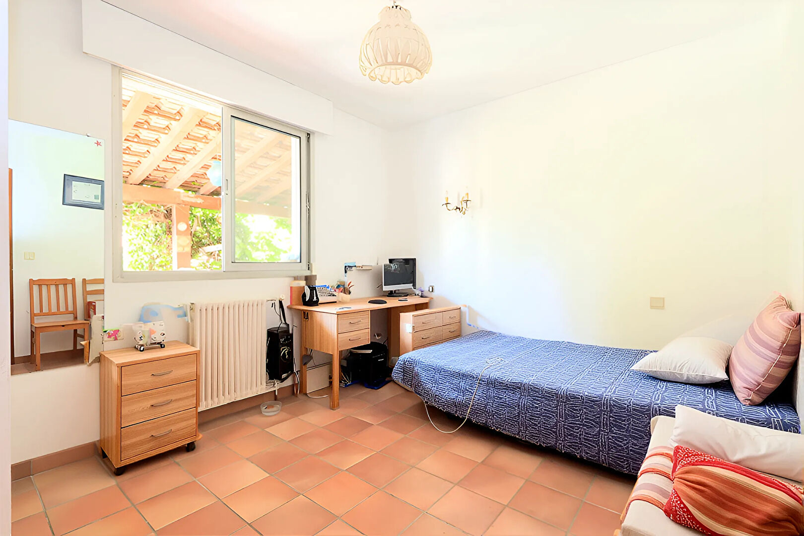 MAUGUIO CENTRE ? Vaste maison familiale avec piscine, jardin et fort potentiel d'aménagement.