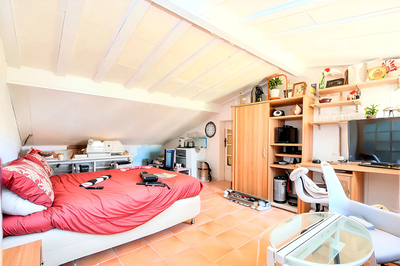 MAUGUIO CENTRE ? Vaste maison familiale avec piscine, jardin et fort potentiel d'aménagement.