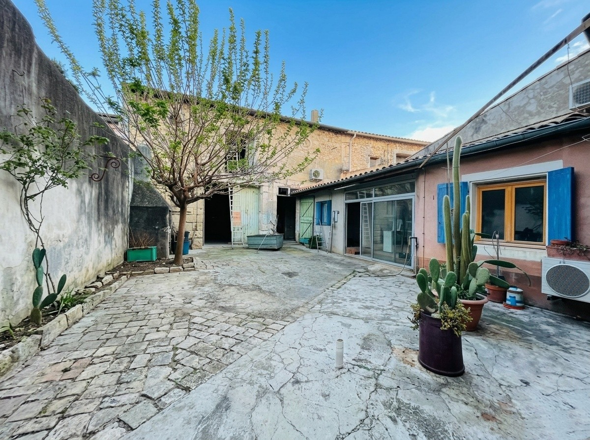 Maison Lansargues 6 pièce(s) 185 m2 + REMISE + ECURIE 100 m2