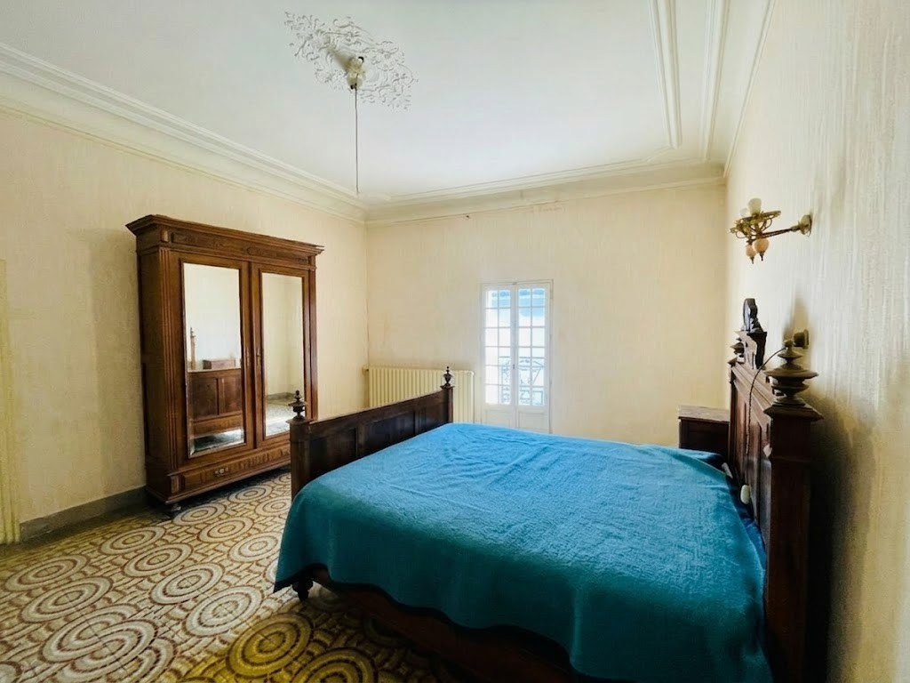Maison Lansargues 6 pièce(s) 185 m2 + REMISE + ECURIE 100 m2