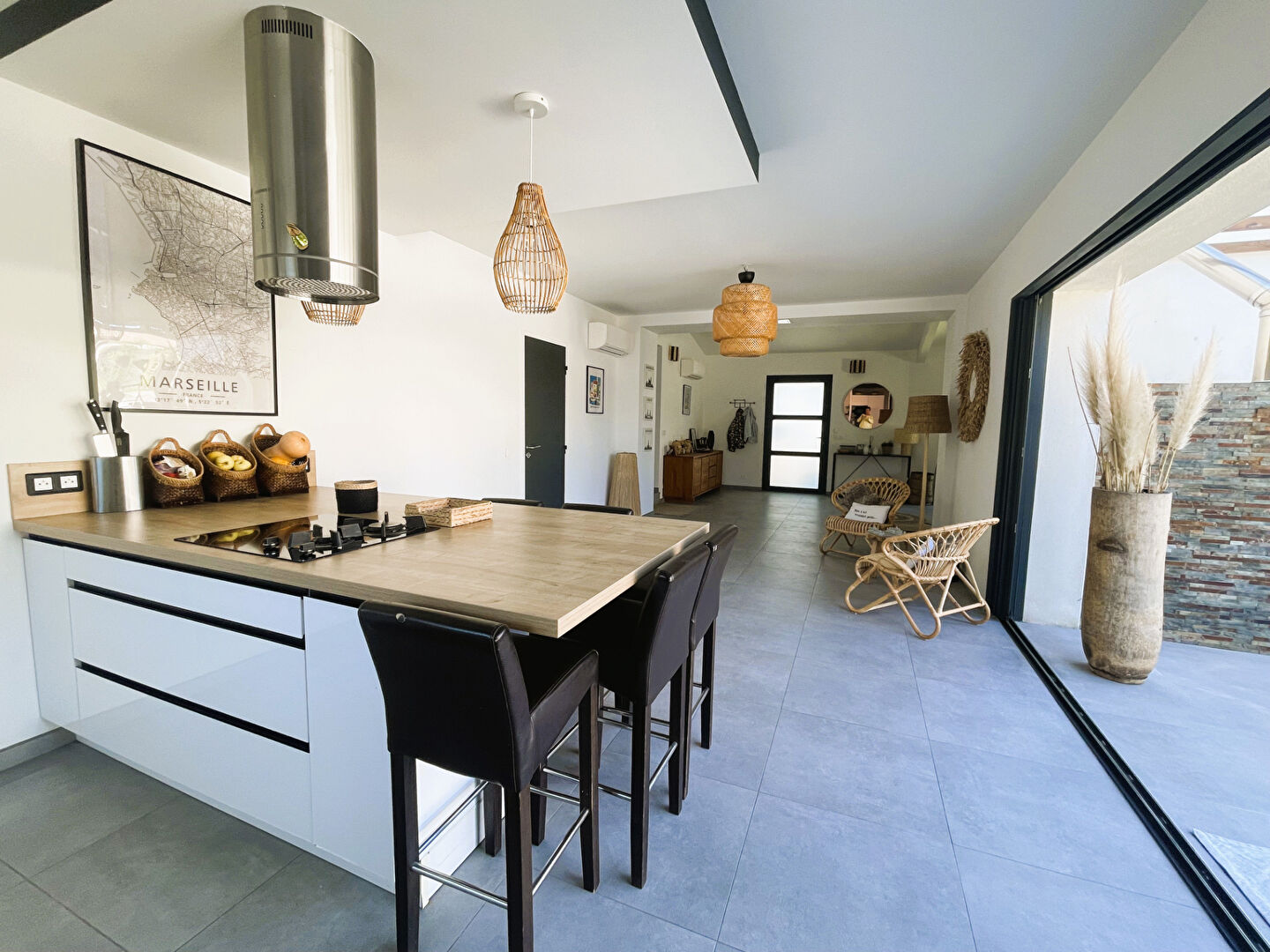 Maison Mauguio 151 m2 + appartement indépendant  46m2 + piscine sur  terrain 605m2