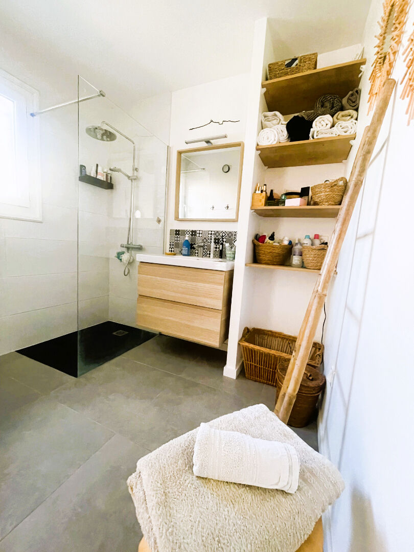 Maison Mauguio 151 m2 + appartement indépendant  46m2 + piscine sur  terrain 605m2