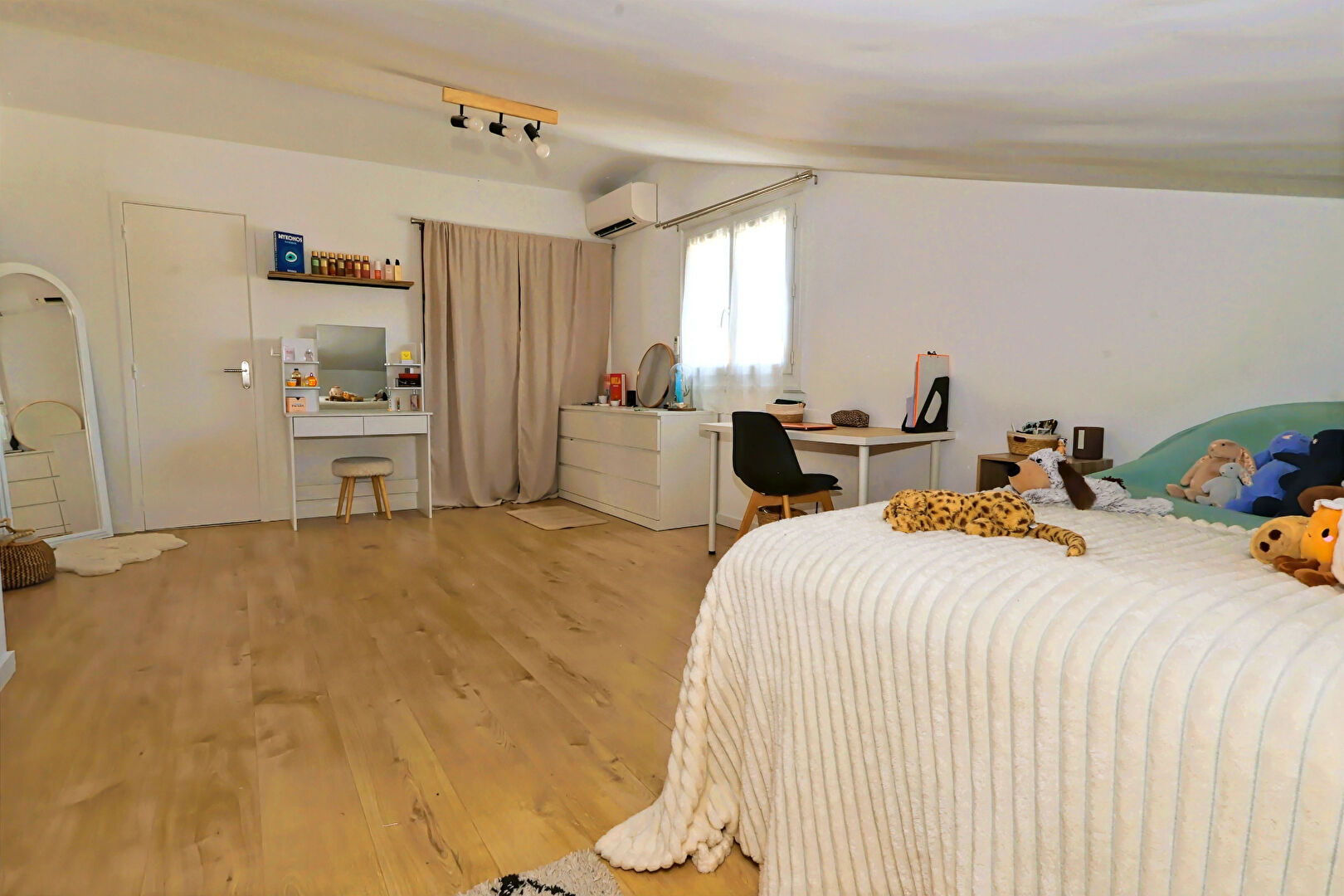 Maison Mauguio 151 m2 + appartement indépendant  46m2 + piscine sur  terrain 605m2