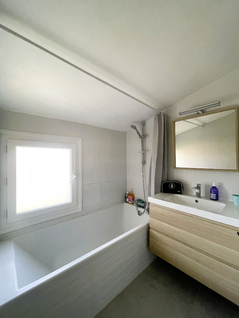 Maison Mauguio 151 m2 + appartement indépendant  46m2 + piscine sur  terrain 605m2