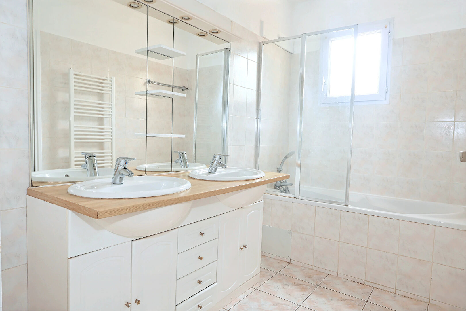 Maison  4 pièces (possibilité 5) sur Castries sur un terrain de 300 m²