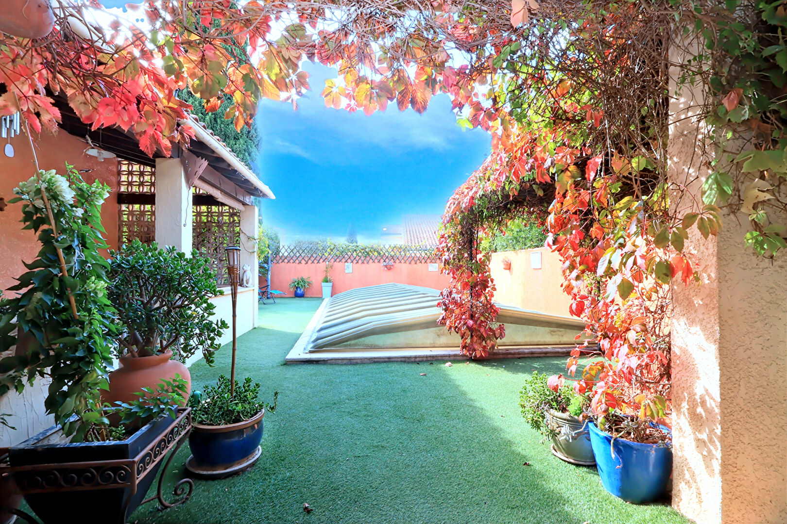 Maison de Plain-Pied de Charme avec Piscine