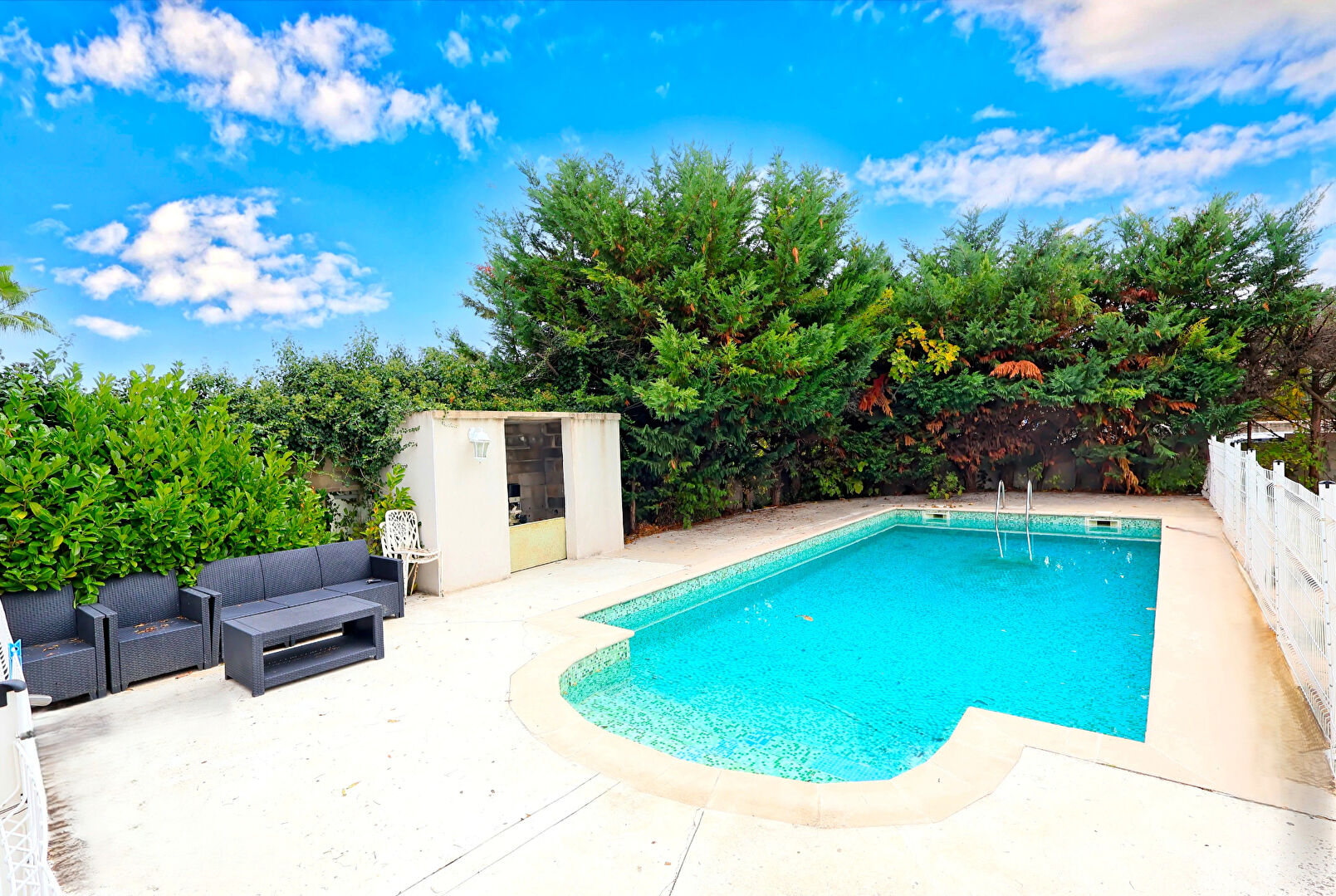 Villa T5 avec piscine de 224m² sur terrain de 995m²