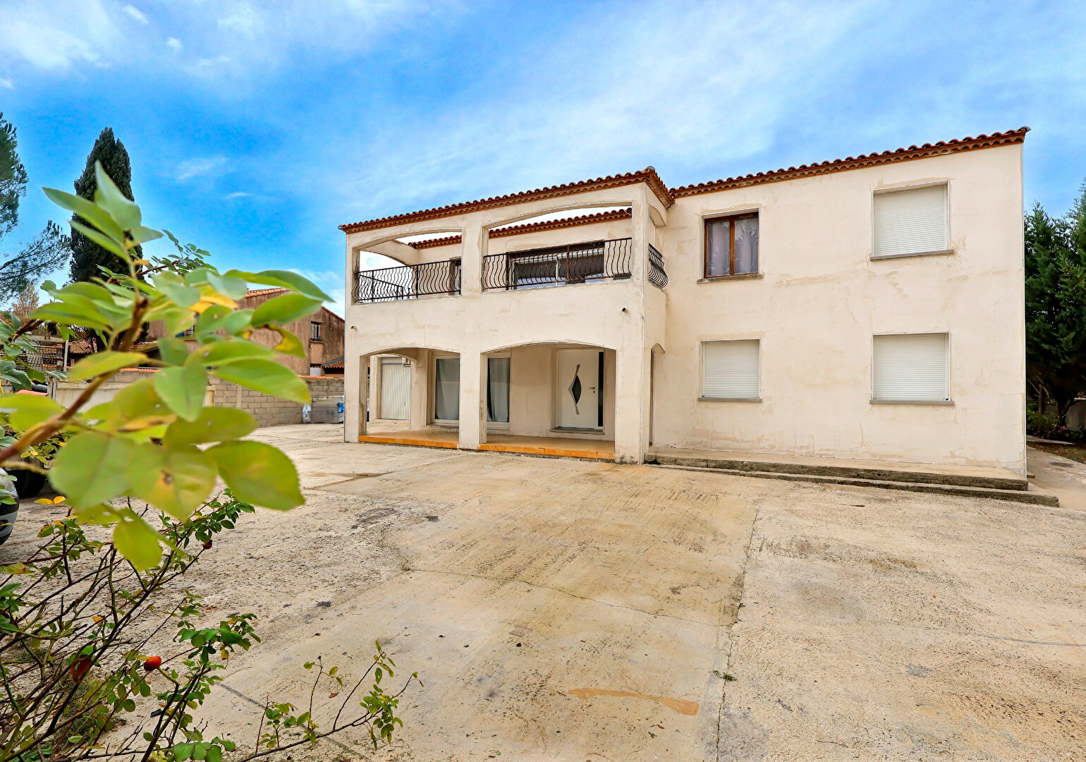 Villa T5 avec piscine de 224m² sur terrain de 995m²