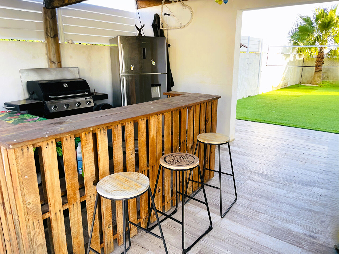 MAUGUIO 5 pièces 138 m2 sur 450 m2 avec Piscine, garage aménagé et cave