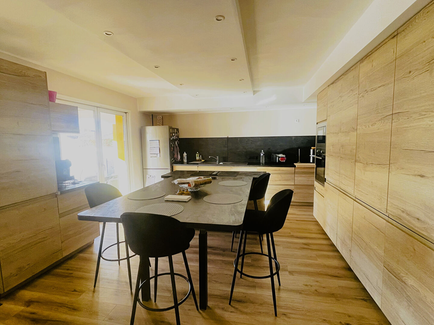 MAUGUIO 5 pièces 138 m2 sur 450 m2 avec Piscine, garage aménagé et cave