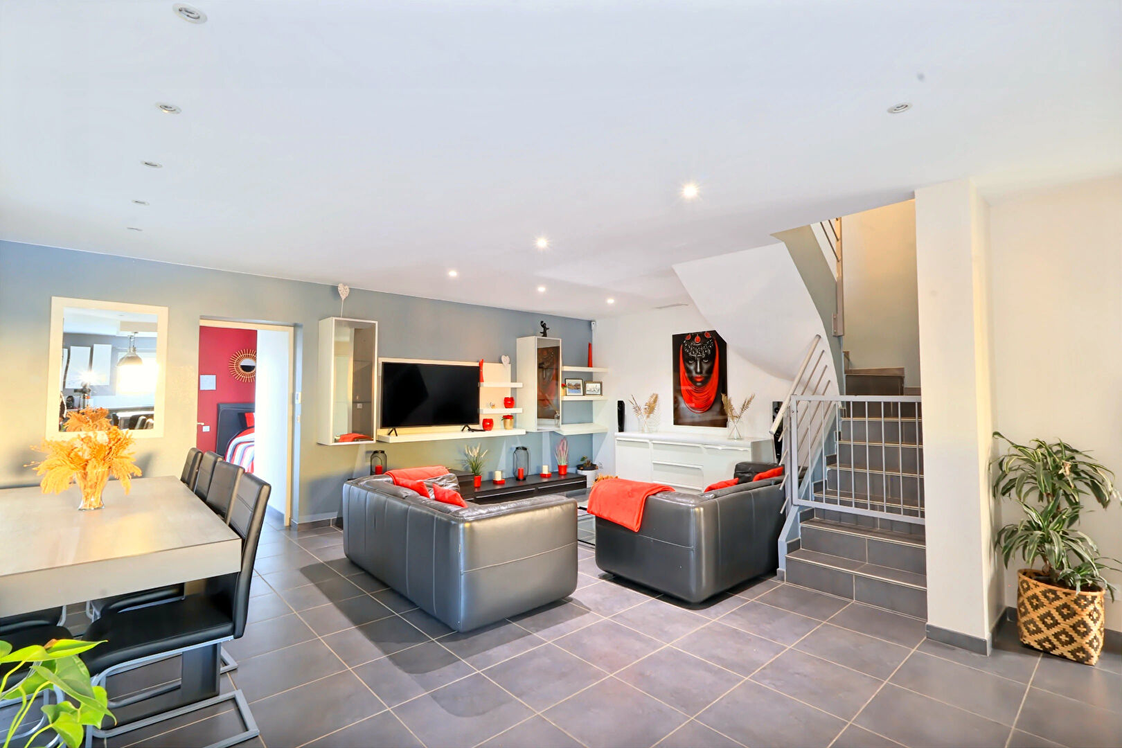 VILLA  LUNEL NORD T5 CONTEMPORAINE AVEC PISCINE 