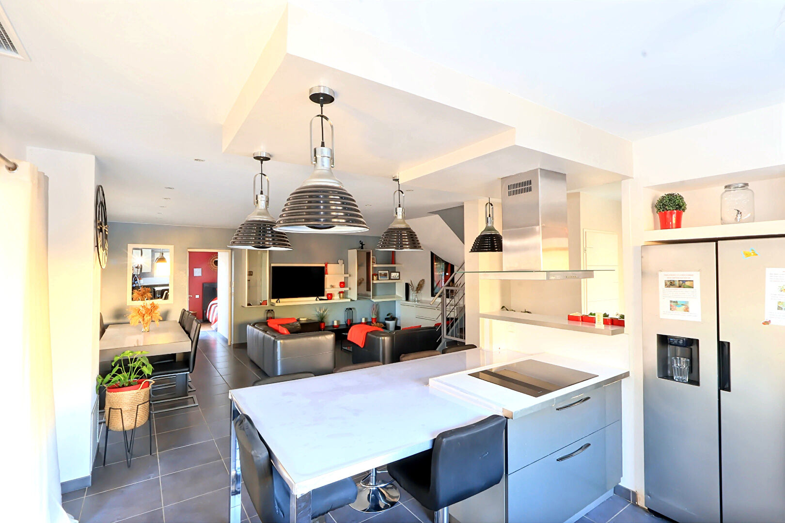 VILLA  LUNEL NORD T5 CONTEMPORAINE AVEC PISCINE 