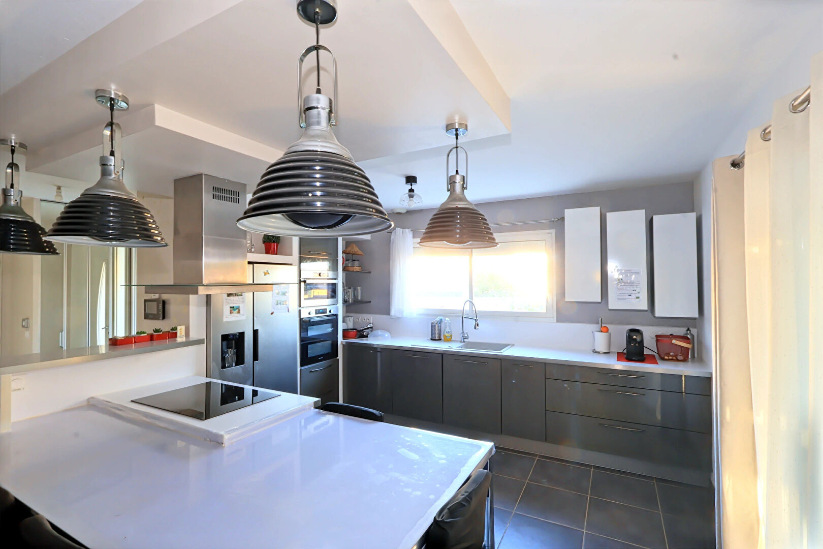 VILLA  LUNEL NORD T5 CONTEMPORAINE AVEC PISCINE 