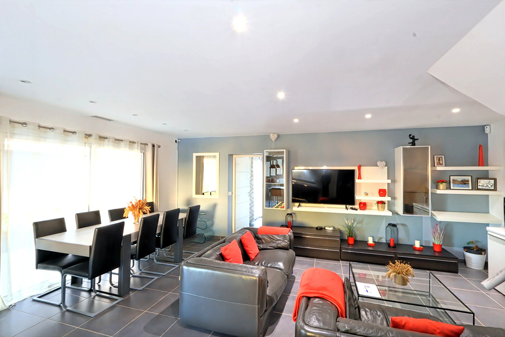 VILLA  LUNEL NORD T5 CONTEMPORAINE AVEC PISCINE 