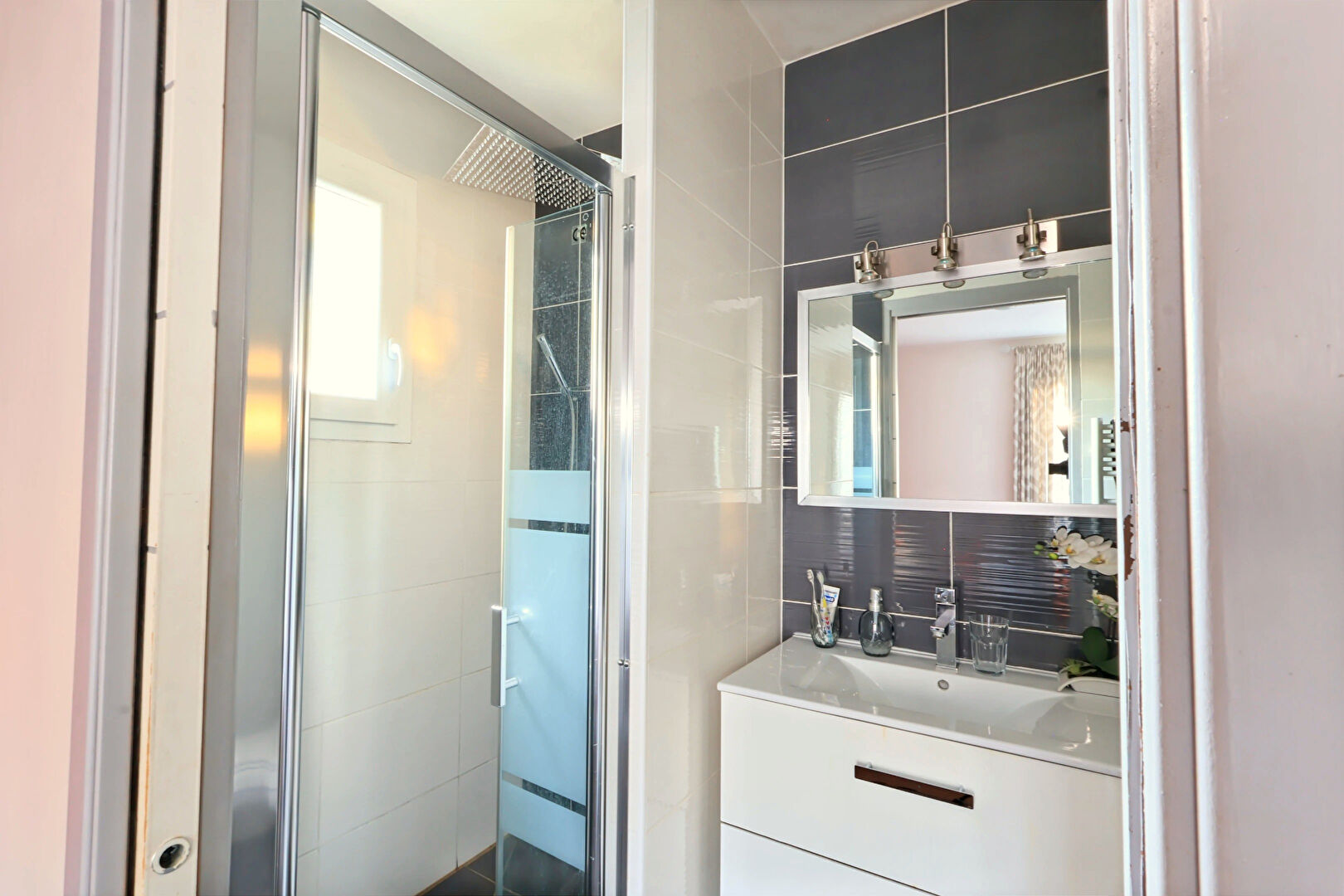 VILLA  LUNEL NORD T5 CONTEMPORAINE AVEC PISCINE 