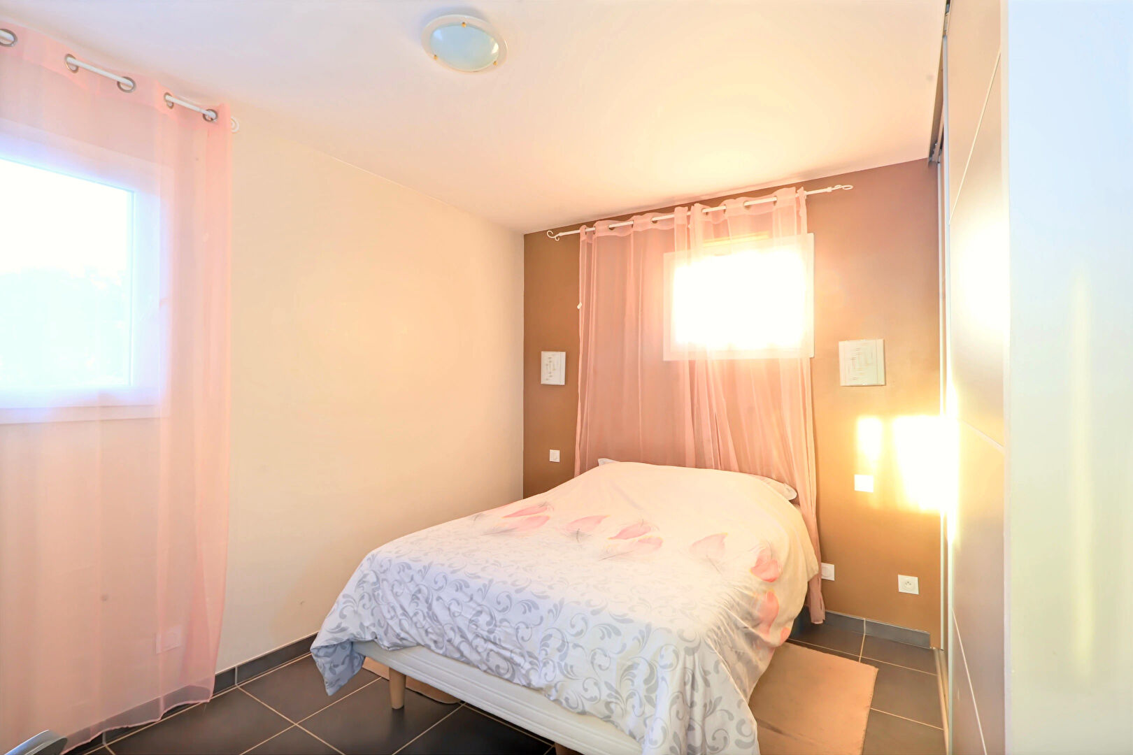 VILLA  LUNEL NORD T5 CONTEMPORAINE AVEC PISCINE 